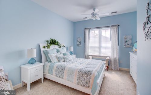 19 Ambrose Dr, Columbus NJ  08022-2305 exterior