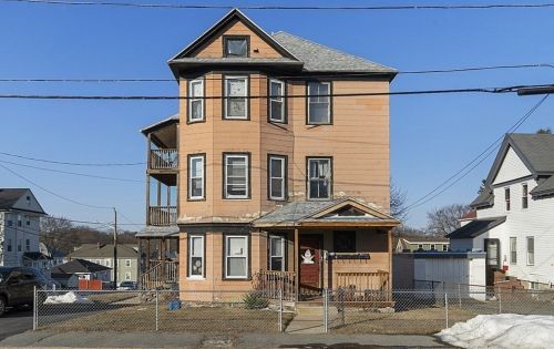 27 Boylston St, Methuen, MA 01844-5361