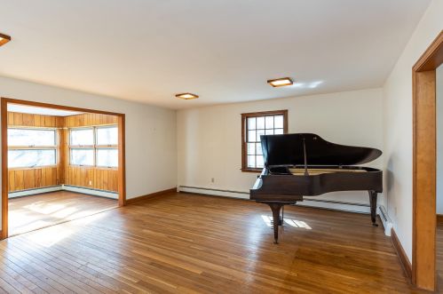 27 Huettner Rd, Falmouth MA 02543-1508 exterior