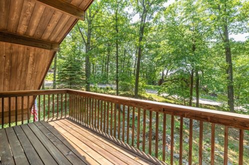 1 Gln Dr, Wantage NJ 07461-4801 exterior