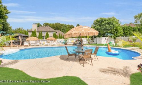 1 Highland Dr, Jackson Twp NJ 08527-1213 exterior