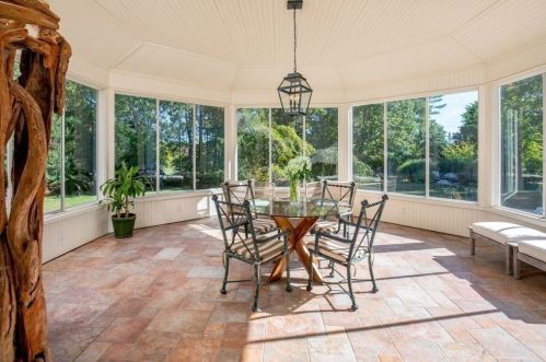 1 Sears Rd, Southborough MA 01772-1101 exterior