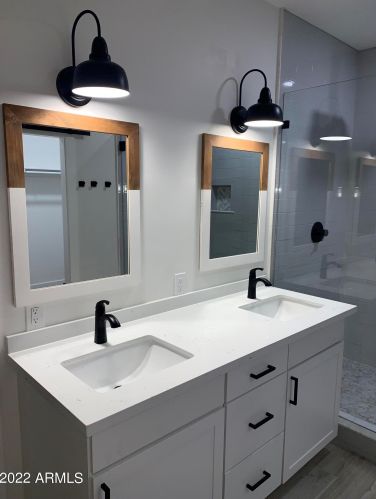 2022 22 Pl, Phoenix AZ 85042-8100 exterior