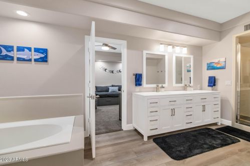 2347 Cinnabar Ave, Phoenix AZ  85028-3633 exterior