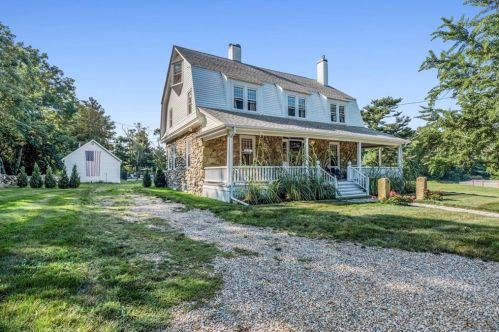 226 Robinson Rd, New Bedford, MA 02743-1111