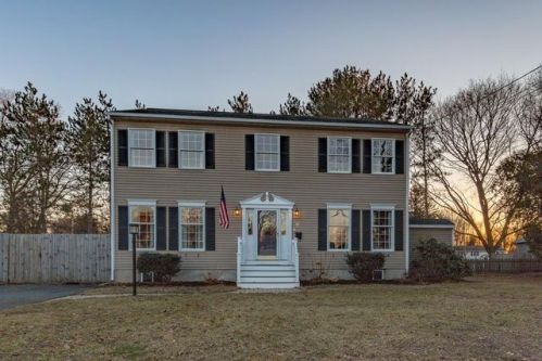22 Elizabeth Ln, Peabody, MA 01960-2026