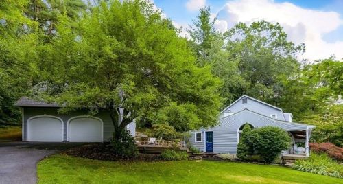 185 Middle Rd, Southborough, MA 01772-1724