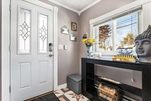 11 Newbridge Ave, Burlington, MA 01803-4316