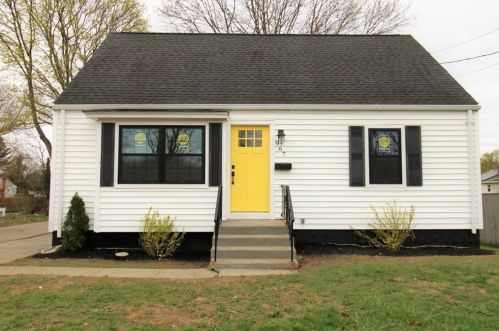 967 Wilbur Ave, Fall River MA  02725-2033 exterior