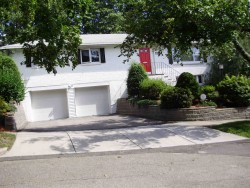 15 Cross Hill Rd, Newton, MA 02459-3119