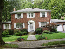 31 White Oak Rd, Newton, MA 02468-1322