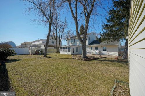 239 Hampshire Dr, West Deptford NJ 08096-4206 exterior