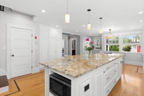 20 Phillips Ave, Rockport MA  01966-1144 exterior