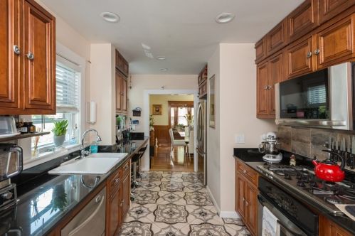 1123 Boylston St, Newton MA 02464-1014 exterior