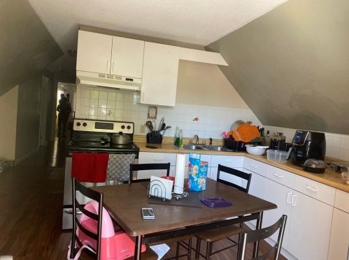 408 Somerset Ave, Taunton MA 02780-4825 exterior