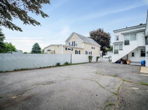 77 Riverdale St, Methuen MA 01844-6105 exterior