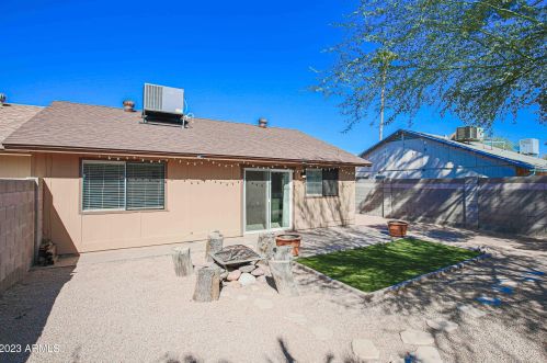 1719 Beverly Ln, Phoenix AZ  85022-2889 exterior