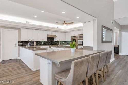 2347 Cinnabar Ave, Phoenix AZ  85028-3633 exterior