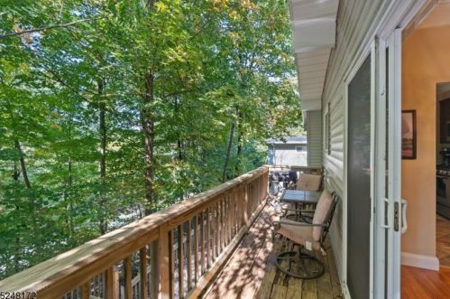 20 Robin Ln, Skyline Lakes NJ 07456-2932 exterior