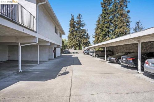 300 Warren Ave, San Leandro CA 94577-5063 exterior