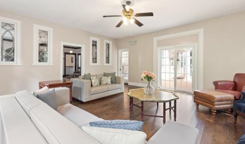 215 Ave, Weston MA 02493-1908 exterior