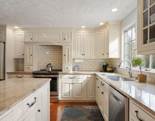 4 High St, Southborough MA 01772-1423 exterior