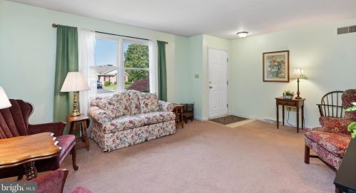 2 Wesley Dr, Carlisle PA 17015-4377 exterior