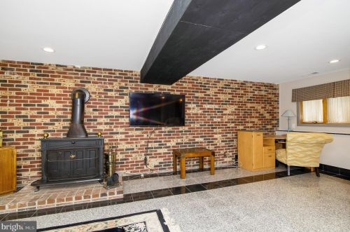 422 Meadowcroft Rd, West Deptford NJ 08096-4007 exterior