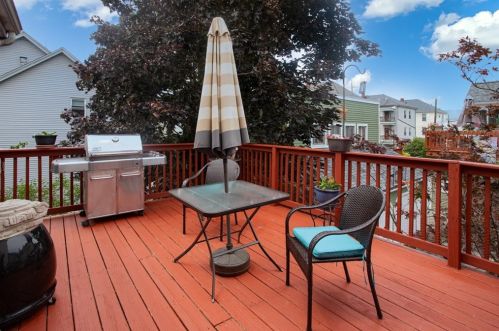 183 Thomas St, Fall River MA 02723-2404 exterior