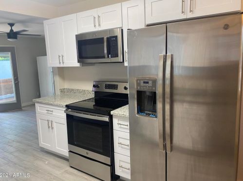 10833 38th Pl, Phoenix AZ  85028-3416 exterior