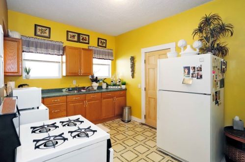 106 Arnold St, New Bedford MA 02740-3640 exterior