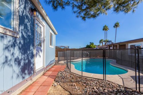 3736 Charter Oak Rd, Phoenix AZ 85032-7452 exterior