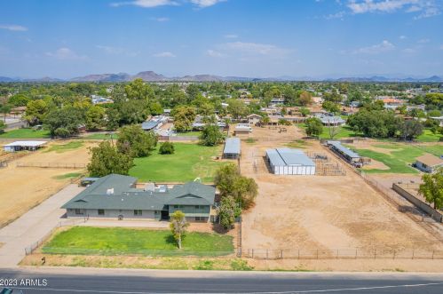 4210 Country Gables Dr, Phoenix AZ 85053-4528 exterior