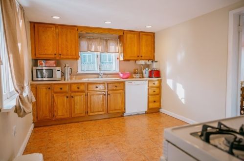 23 Burroughs Rd, North Reading MA 01864-1203 exterior