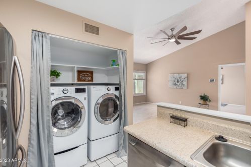 7009 42 Pl, Phoenix AZ 85050-8720 exterior