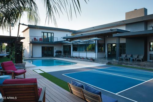 4621 Camelback Rd, Phoenix AZ 85033-1534 exterior