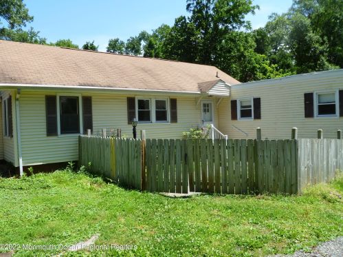 834 Sycamore Ave, Tinton Falls NJ  07724-3128 exterior