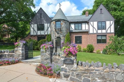 240 Valentine St, Newton, MA 02465-3031