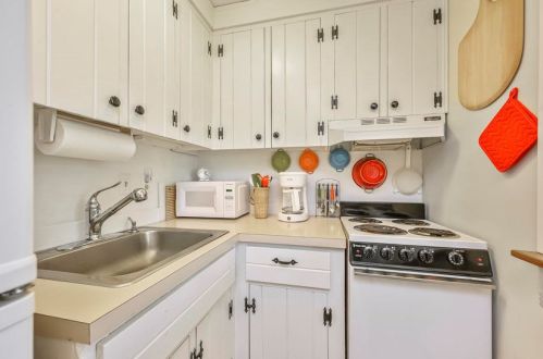 76 Hay Rd, Eastham MA 02642-3268 exterior