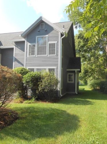 33 Amity Pl, Amherst, MA 01002-2255