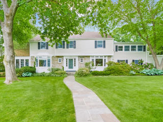 30 Byron Ln, Larchmont, NY 10538-1618