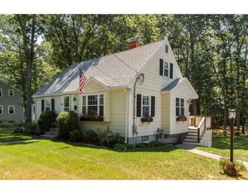 421 St, Hingham MA  02043-2009 exterior