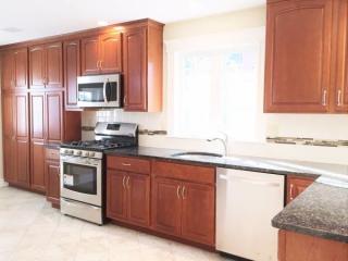 2 Robbins Rd, Arlington MA  02476-6007 exterior