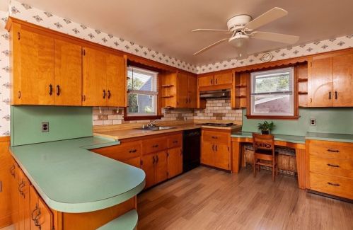 122 Federal Furnace Rd, Plymouth, MA 02360-4762