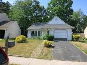 49 Woodvale Dr, Waterford Township, NJ 08004-2920