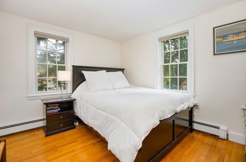 8 Merrymount Rd, Hingham MA 02043-4711 exterior