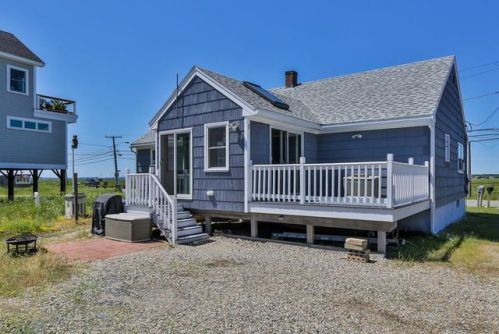 56 Old Pt Rd, Newbury MA  01951-1319 exterior