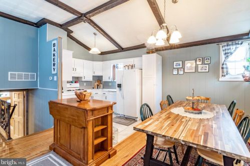 1037 Salem Ave, West Deptford NJ 08096-6062 exterior