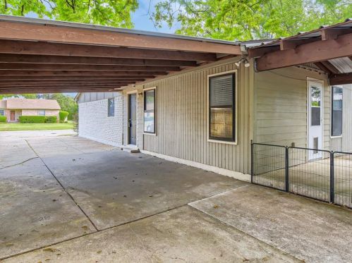 7032 Greenview Cir, Fort Worth TX 76120-1343 exterior