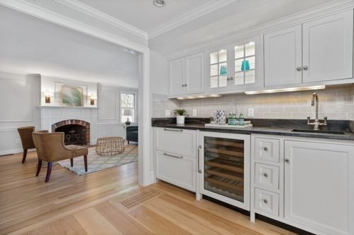 2 Golfview Dr, Hingham MA 02043-2633 exterior